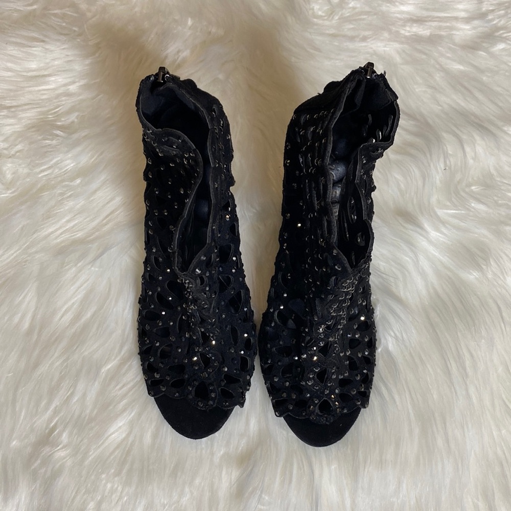 Zigi Soho Darlah Peep-Toe Embellished
Ankle Booties Size 7